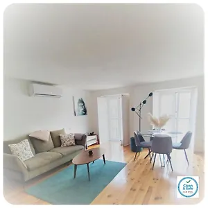 https://combro-lux-apartment-premium-location.hotels-lisbon-portugal.com
