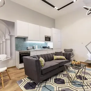 https://premium-apartment-by-hi5-king-streets-luxury240.inbudapesthotels.com